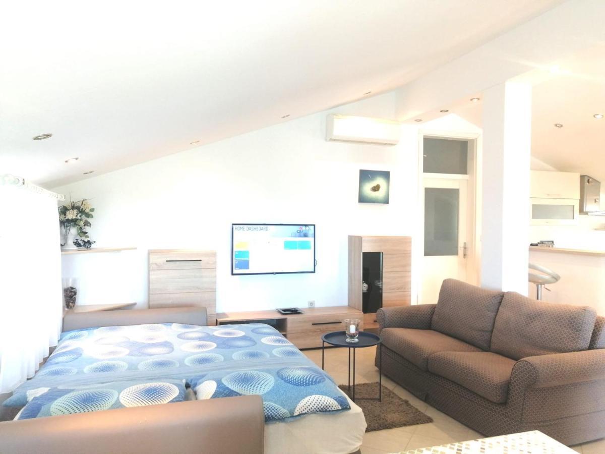 Lovely Sea View House In Malinska Island Krk 외부 사진